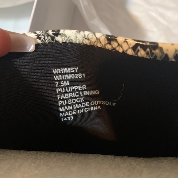 STEVE MADDEN Whimsy White black Snake Print Bootie - Picture 8 of 8